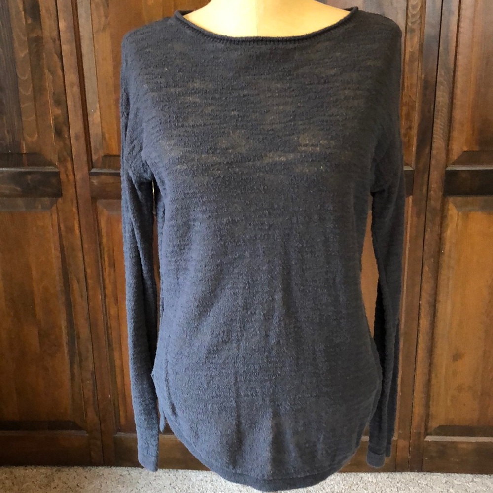 Pullover light weight sweater